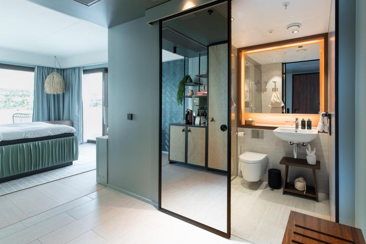 Hotel Riviera Moss Bagian luar foto